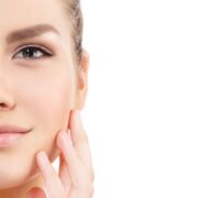 Trattamenti viso con acido ialuronico: tutto quello che devi sapere