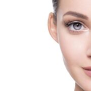 Bellezza naturale del viso: l'approccio full face con acido ialuronico