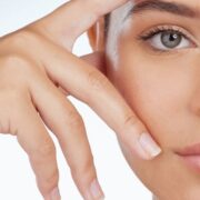 Valorizzare i lineamenti del viso con l'acido ialuronico