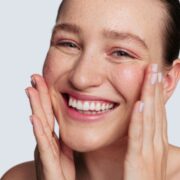 Acido ialuronico pre-estate skincare e trattamenti