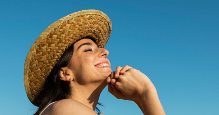 Acido ialuronico e skincare estiva idratazione e pelle radiosa