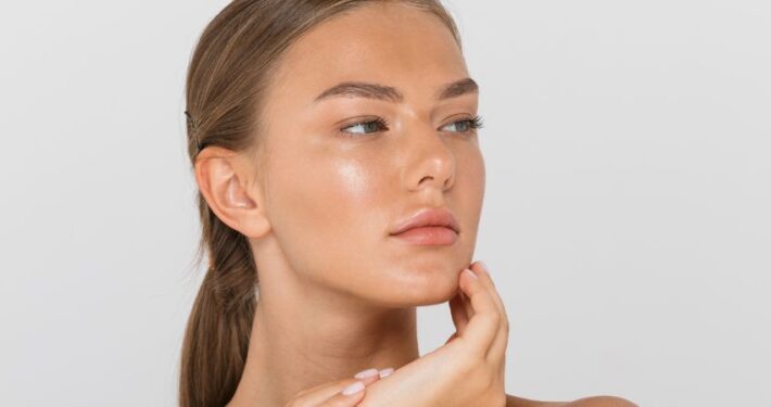 Acido ialuronico per gli zigomi il trattamento soft dai risultati naturali