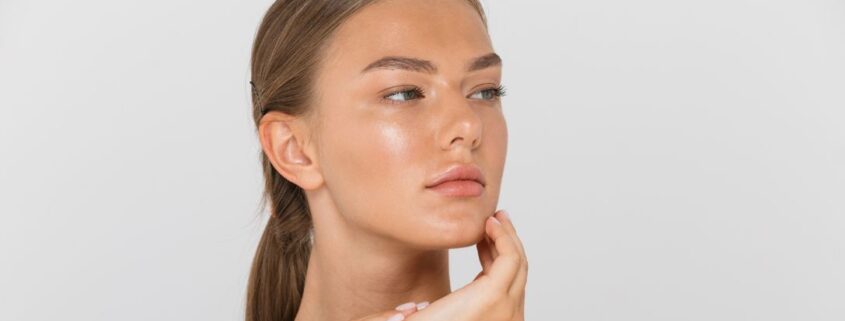 Acido ialuronico per gli zigomi il trattamento soft dai risultati naturali